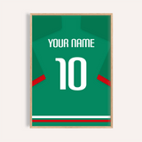 Individuelles Fußballtrikot – grün mit rotem Ärmelstreifen — wooden-frame main image