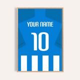 Camiseta de fútbol personalizada - con rayas azules y blancas y mangas azules — wooden-frame main image