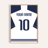 Camiseta de fútbol personalizada - blanca con mangas azul marino y número azul marino — wooden-frame main image