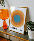 Bold geometric circles in Bauhaus style