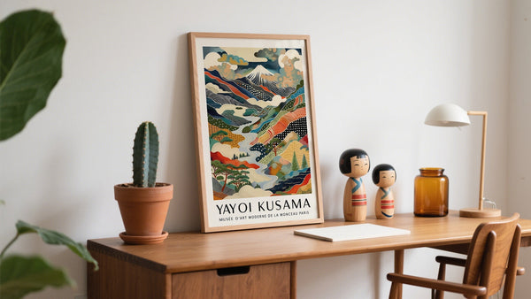 Reproductions d'œuvres d'art de Yayoi Kusama dans un bureau moderne