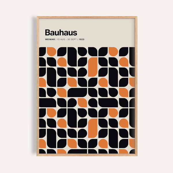 Motif Bauhaus audacieux noir et orange pour une décoration murale moderne dans votre salon