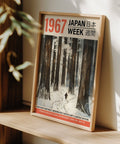 Décoration murale Japandi avec un motif forestier minimaliste
