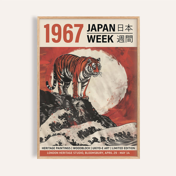 Achetez des estampes japonaises représentant un tigre sous une lune rouge pour une décoration audacieuse.