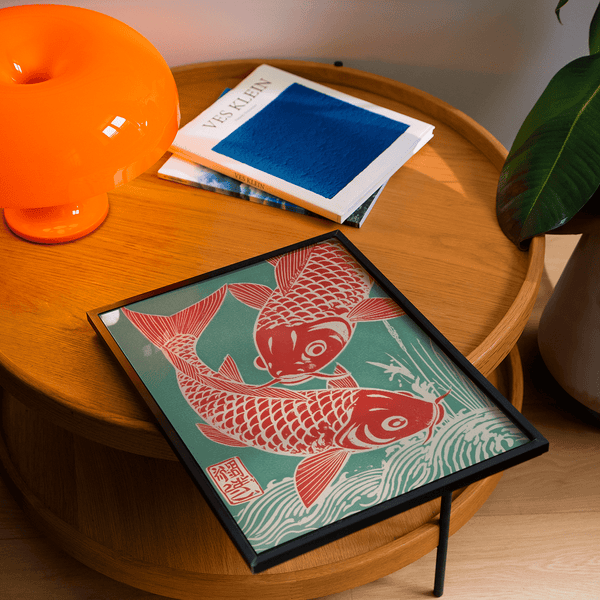 Impression artistique « Red Koi », carpe rouge sur fond vert pour décorer votre couloir