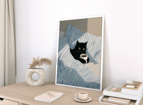 Affiche artistique Cat In Bed sur le thème du chat noir pour chambre à coucher, en bleu et blanc