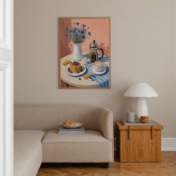 Impression artistique « Breakfast », fond rose et table beige pour une impression artistique sur le thème du café