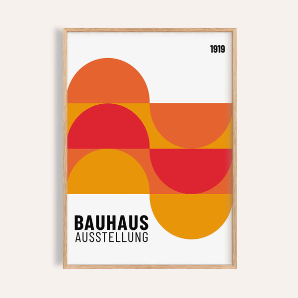 Œuvre d'art peu coûteuse représentant l'affiche Bauhaus 1919 avec des formes rouges et orange