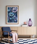 Impression artistique moderne bleue et violette avec motif floral d'inspiration japonaise.