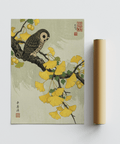 Impression artistique représentant un hibou et un ginkgo avec des feuilles jaunes, idéale pour décorer un bureau.