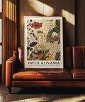 Affiche graphique Yayoi Kusama avec des motifs floraux audacieux pour les murs de galerie
