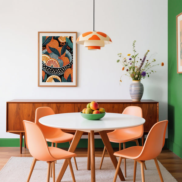 Bol d'oranges décoré de quartiers d'orange et d'accents botaniques bleu sarcelle.