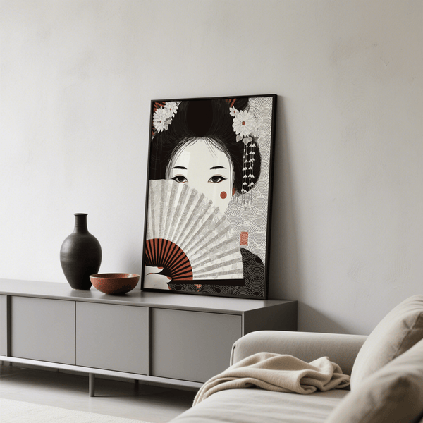 Impression artistique japonaise représentant une geisha, avec des détails rouges, pour décorer le mur d'un couloir.