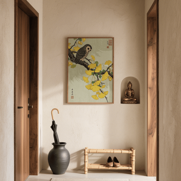 Impression murale représentant un hibou et un ginkgo sur fond gris apaisant pour une salle d'étude