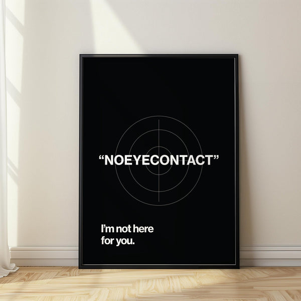 Impression artistique représentant une salle de sport avec le message « NOEYECONTACT » en caractères gras sur fond noir.