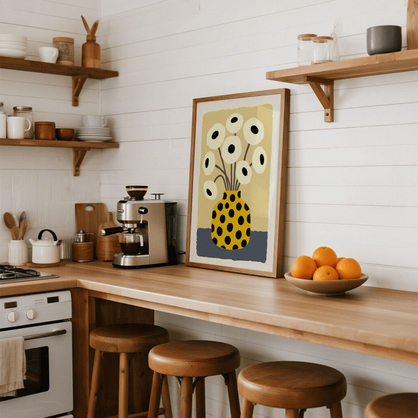 Affiche Yellow Vase en jaune, noir, beige et bleu pour décorer votre chambre à coucher