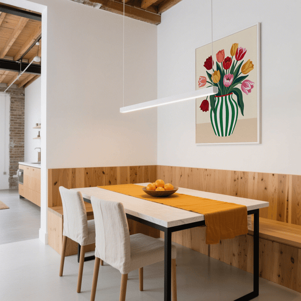 Impression artistique Tulip, décoration murale florale avec du violet et du jaune pour un coin lecture confortable