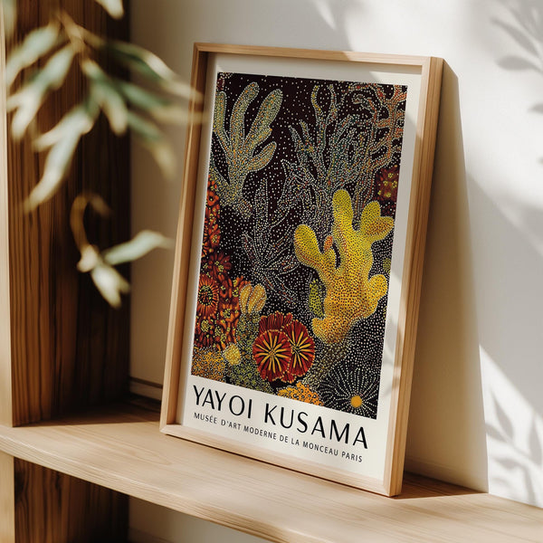 Art des récifs coralliens avec des motifs à pois inspirés de Yayoi Kusama et des formes coralliennes fluides.