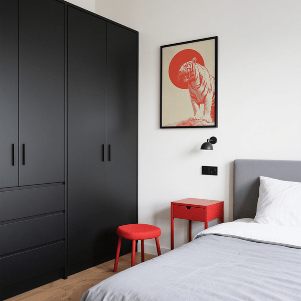 Décoration murale audacieuse représentant un tigre rouge et beige, idéale pour une entrée