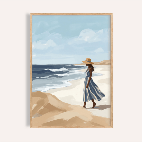 Impression artistique « Femme sur la plage » avec des tons bleus, beiges et blancs pour décorer les murs de votre chambre à coucher