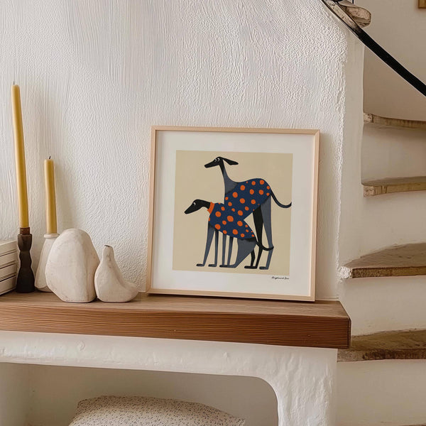 Affiche amusante et ludique représentant un chien, adaptée à un style d'intérieur contemporain.