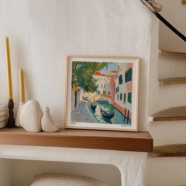 Les coups de pinceau expressifs capturent tout le charme de l'Italie dans cette reproduction artistique représentant les canaux de Venise.