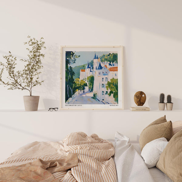 Le château imposant de Neuschwanstein, peint à grands traits, fait partie de l'art médiéval des châteaux.