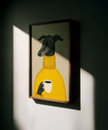 Décoration murale moderne illustrant un chien, dans les tons beige, jaune et noir, pour le couloir