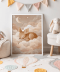Poster mural « Sleeping Deer » (Cerf endormi) beige et rose pour décorer les murs d'une salle de jeux