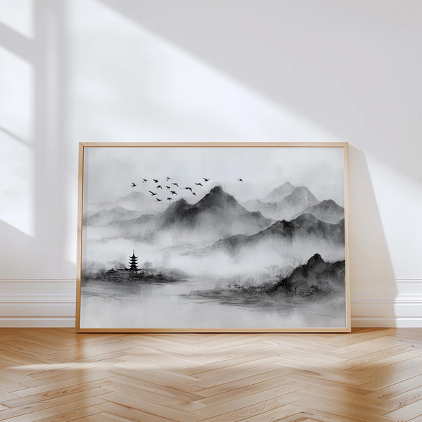 Impression en noir et blanc représentant un paysage de montagnes brumeuses avec des oiseaux volant au-dessus d'une pagode.