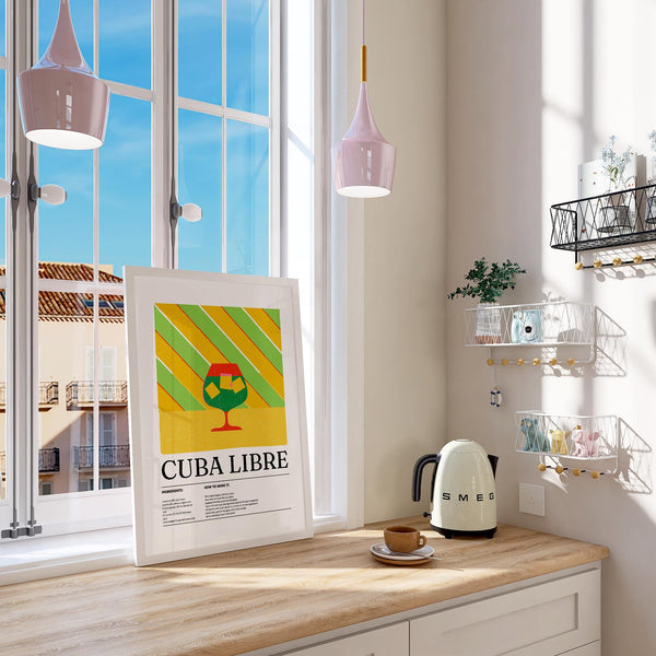 Décoration murale vintage moderne représentant un Cuba Libre avec du citron vert et des glaçons.