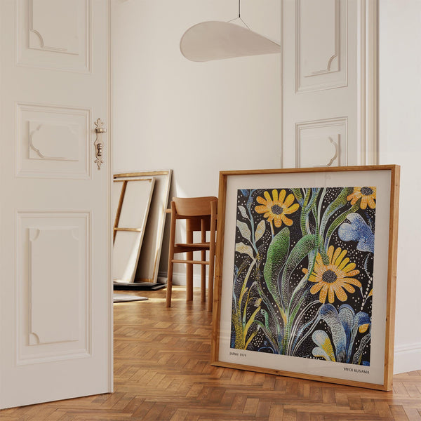 Imprimé floral japonais contemporain avec motif floral et pois inspirés de Kusama.