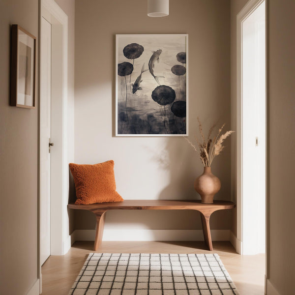 Gracieux poissons koi représentés dans une composition monochrome à l'encre de Chine japonaise.