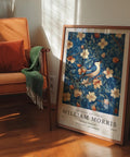 Art William Morris de style vintage avec motif floral et oiseaux, idéal pour les amoureux de la nature.
