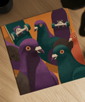 Affiche artistique colorée représentant un pigeon sur un skateboard, pour décorer une chambre à coucher, dans les tons noir et orange.