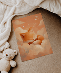 Impression artistique Sleeping Fox mettant en vedette une couleur orange rêveuse, parfaite pour décorer les murs d'une chambre à coucher.