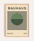 Affiche artistique Bauhaus représentant une sphère verte audacieuse et des lignes géométriques