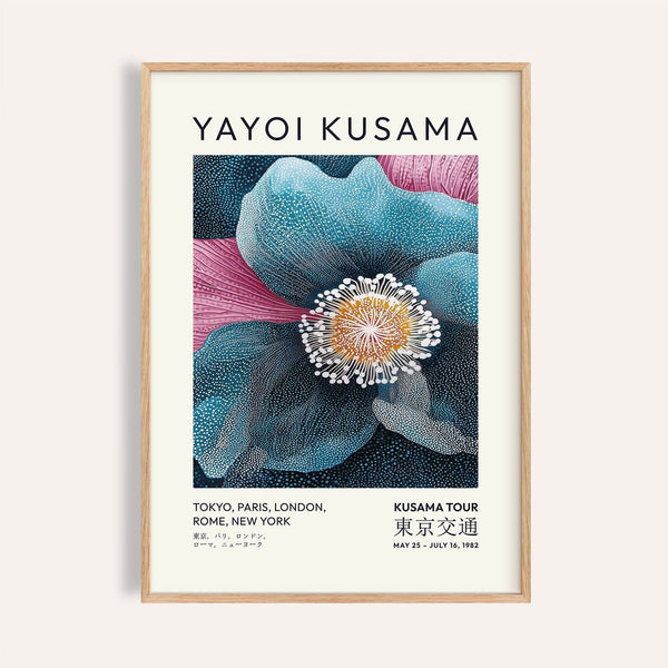 Œuvre d'art représentant une fleur bleue avec un motif floral éclatant.