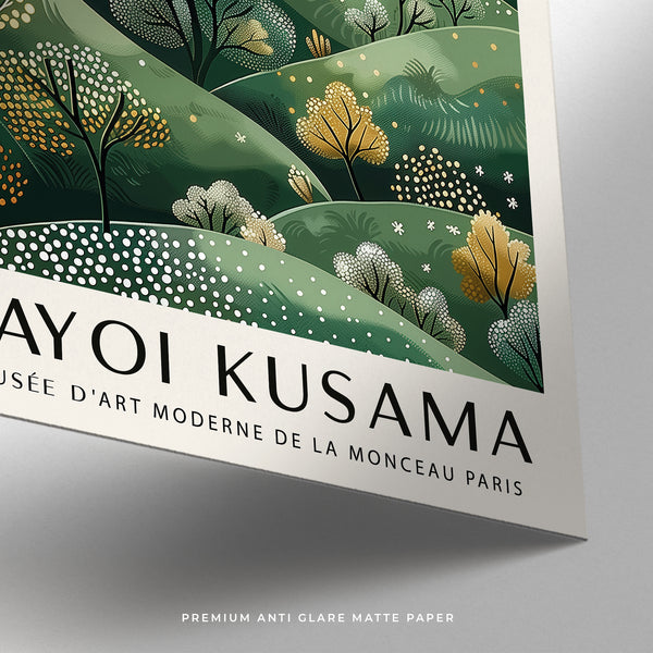 Gros plan sur les peintures de Yayoi Kusama imprimées sur papier mat