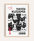Art ludique représentant un chat noir et blanc inspiré du style à pois de Yayoi Kusama
