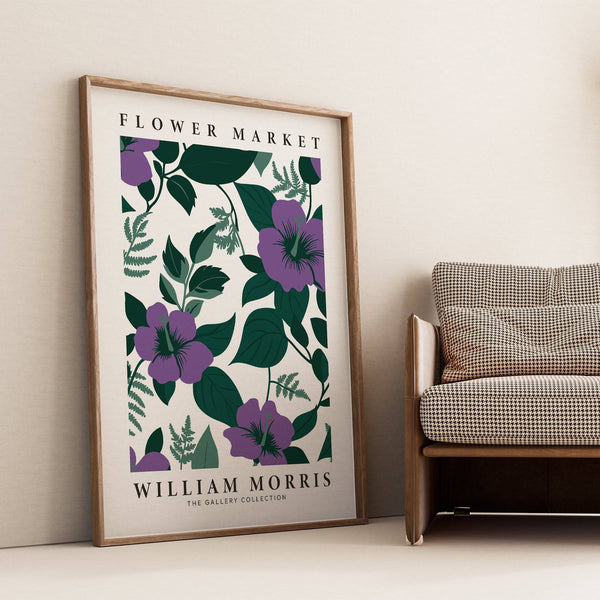 Œuvre d'art représentant une fleur violette de William Morris avec des illustrations botaniques classiques