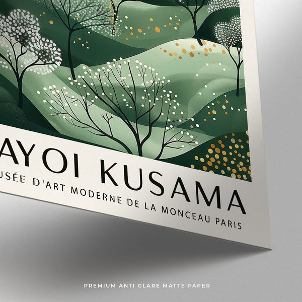 Décoration murale verte et dorée avec des motifs d'arbres complexes