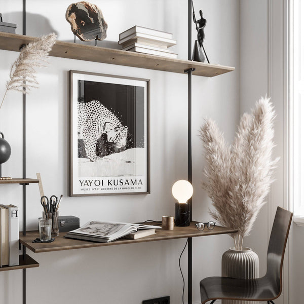 Impression murale représentant un tigre des neiges blanc, au design minimaliste
