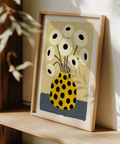 Affiche « Yellow Vase » aux tons jaunes, noirs, beiges et bleus pour le couloir