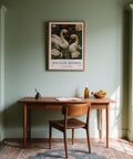 Élégante paire de cygnes dans un décor botanique inspiré de William Morris – Swan Wall Art.