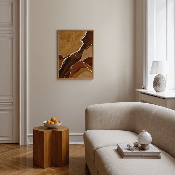 Affiche artistique contemporaine abstraite aux tons ocres, avec des nuances de brun, rouge et beige, pour décorer une chambre à coucher.