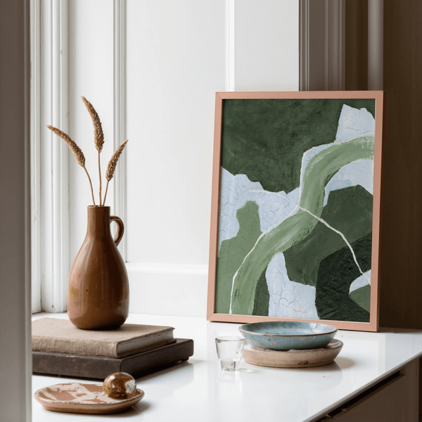 Impression artistique abstraite verte avec une palette apaisante de vert, bleu et blanc pour décorer les murs de votre couloir.