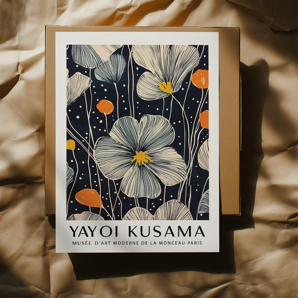 Grande décoration murale moderne avec de grandes fleurs et un fond à pois.