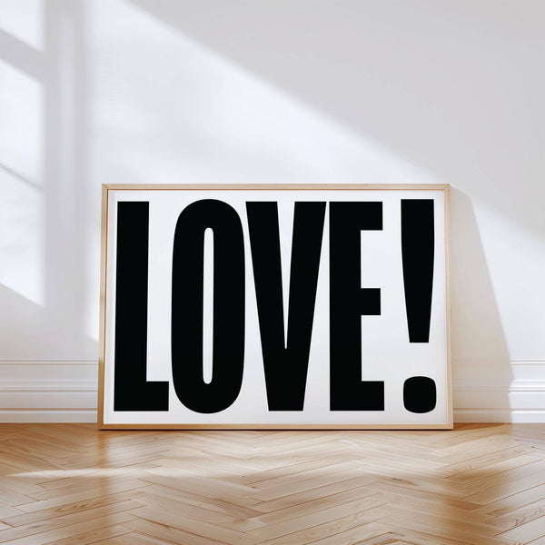 Mur galerie agrémenté de grandes affiches motivantes en noir et blanc