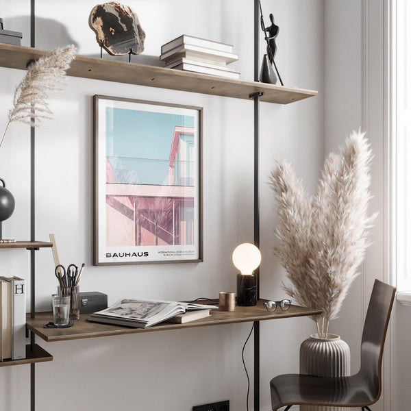 Impression architecturale avec des ombres douces et des formes audacieuses dans le style Bauhaus.